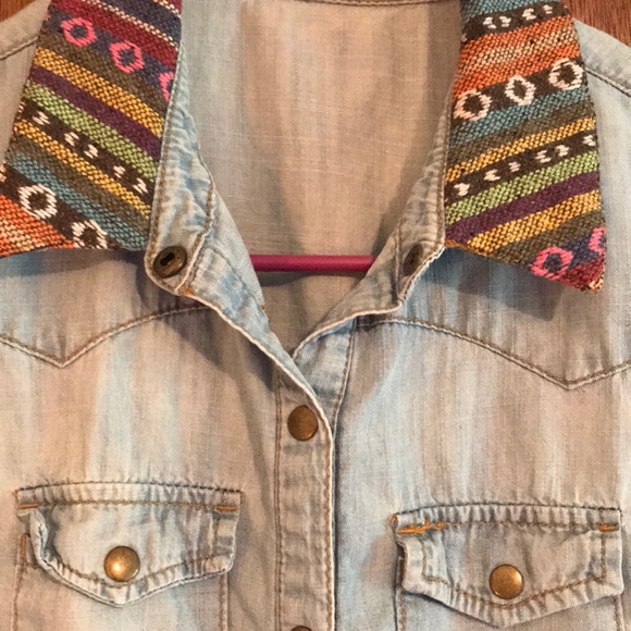 Western Denim Vest with buttons - Picture 4 of 5